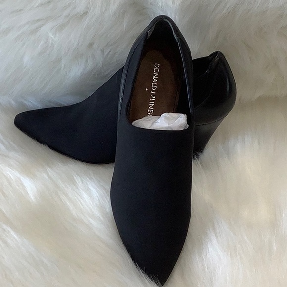 NWOB Donald J Pliner
Tyra Pointed-Toe Ankle Boot - Picture 7 of 16